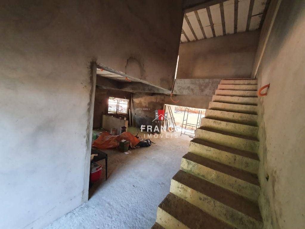 Casa à venda com 3 quartos, 238m² - Foto 11