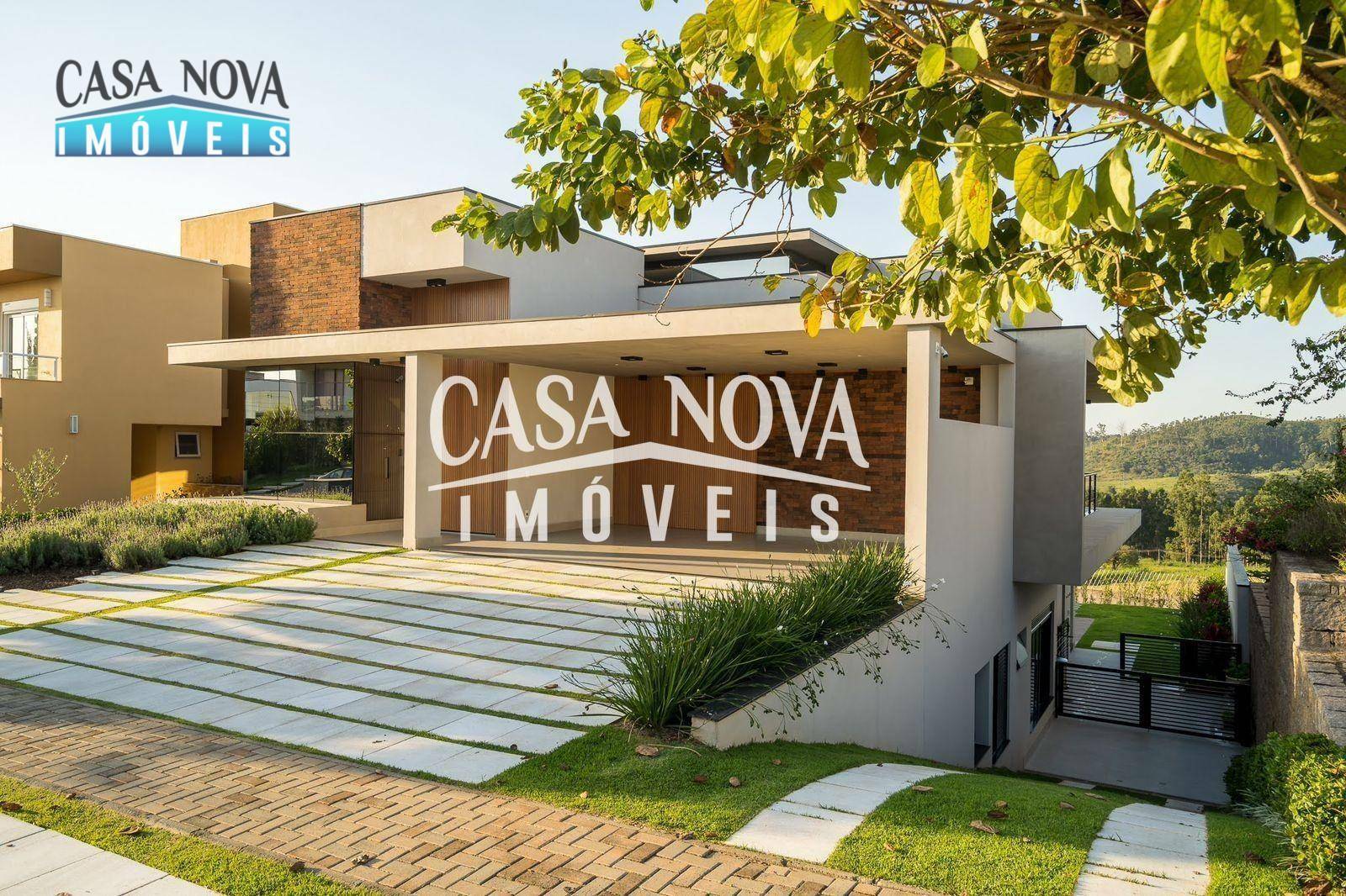 Casa de Condomínio à venda com 4 quartos, 428m² - Foto 1