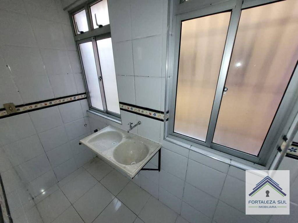 Apartamento à venda com 2 quartos, 70m² - Foto 18