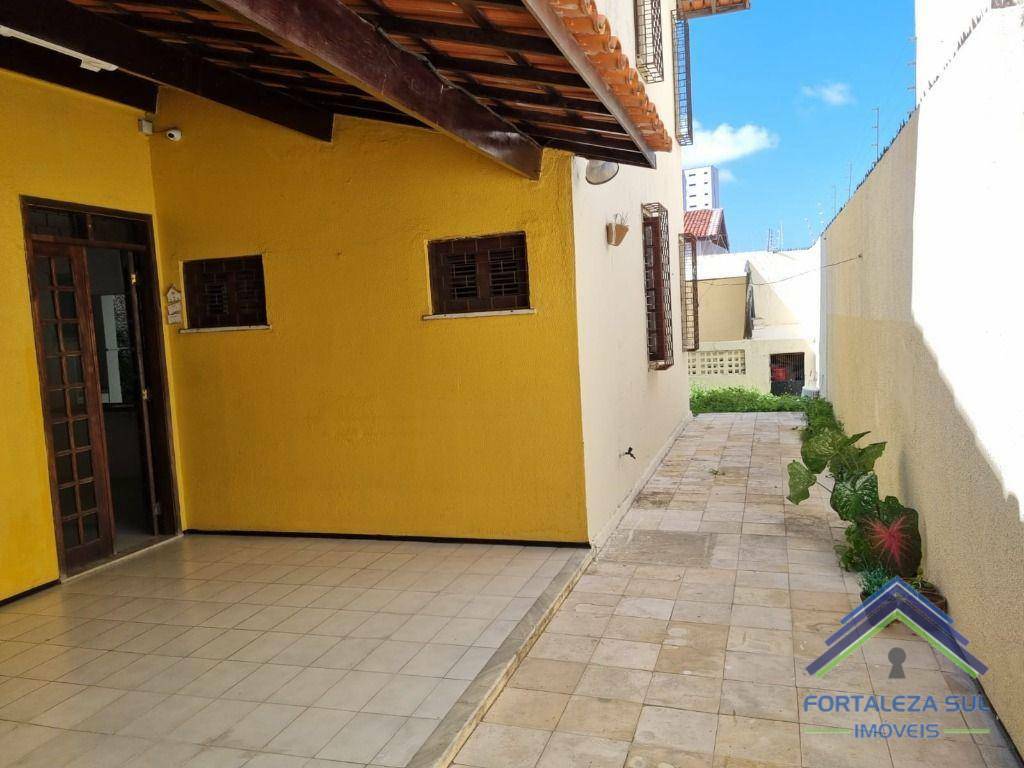 Casa à venda com 4 quartos, 281m² - Foto 5