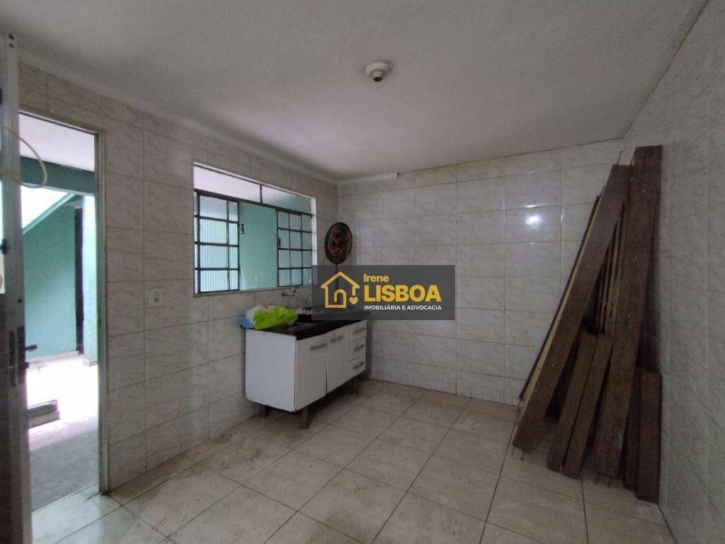 Casa para alugar com 2 quartos, 37m² - Foto 10