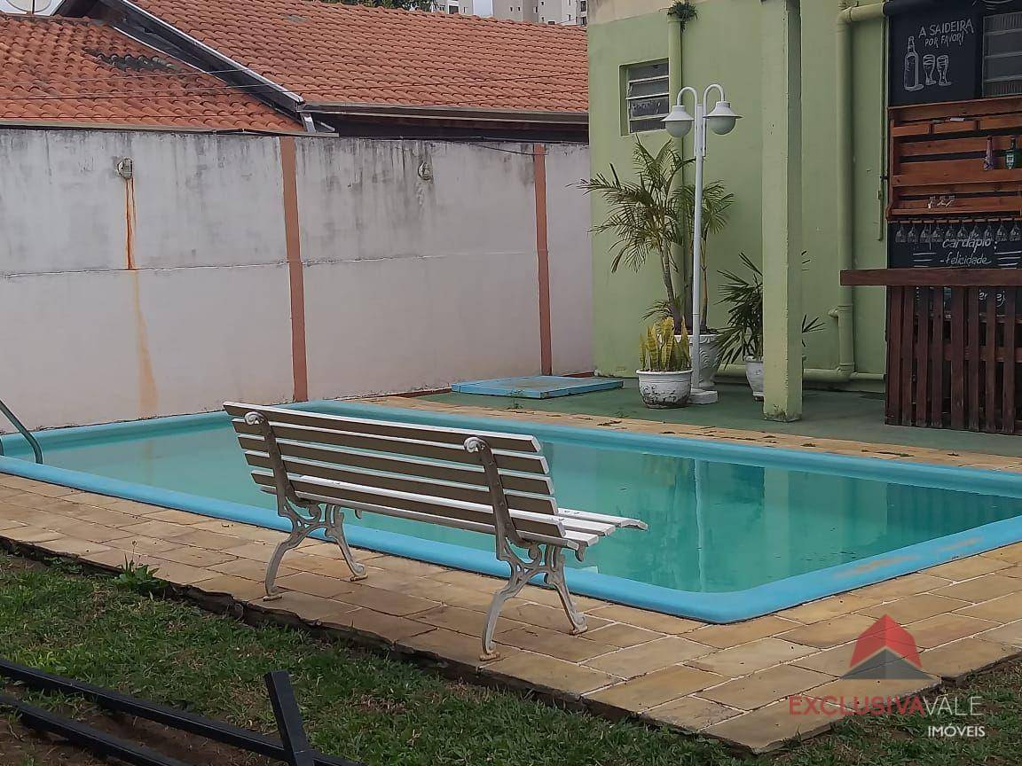 Casa à venda com 3 quartos, 274m² - Foto 1