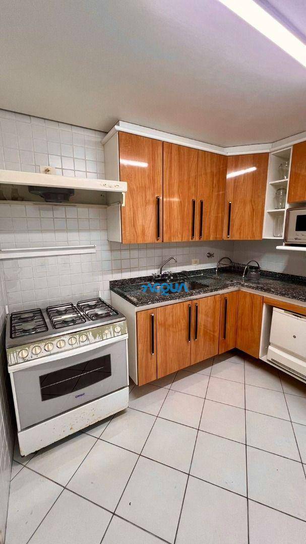 Apartamento à venda com 3 quartos, 185m² - Foto 7