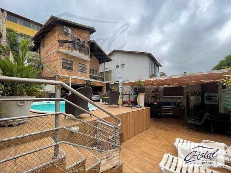 Casa à venda com 3 quartos, 180m² - Foto 1