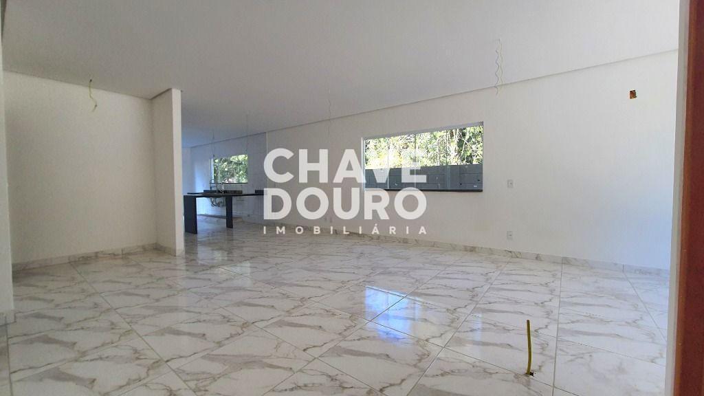 Casa à venda com 4 quartos, 212m² - Foto 14