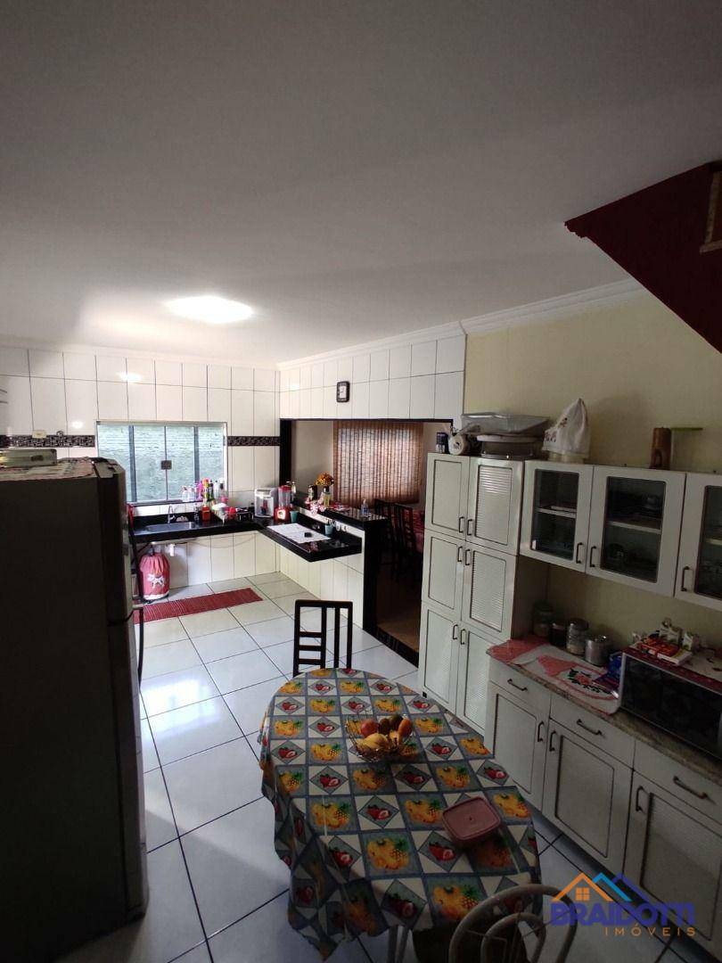 Casa à venda com 3 quartos, 192m² - Foto 11