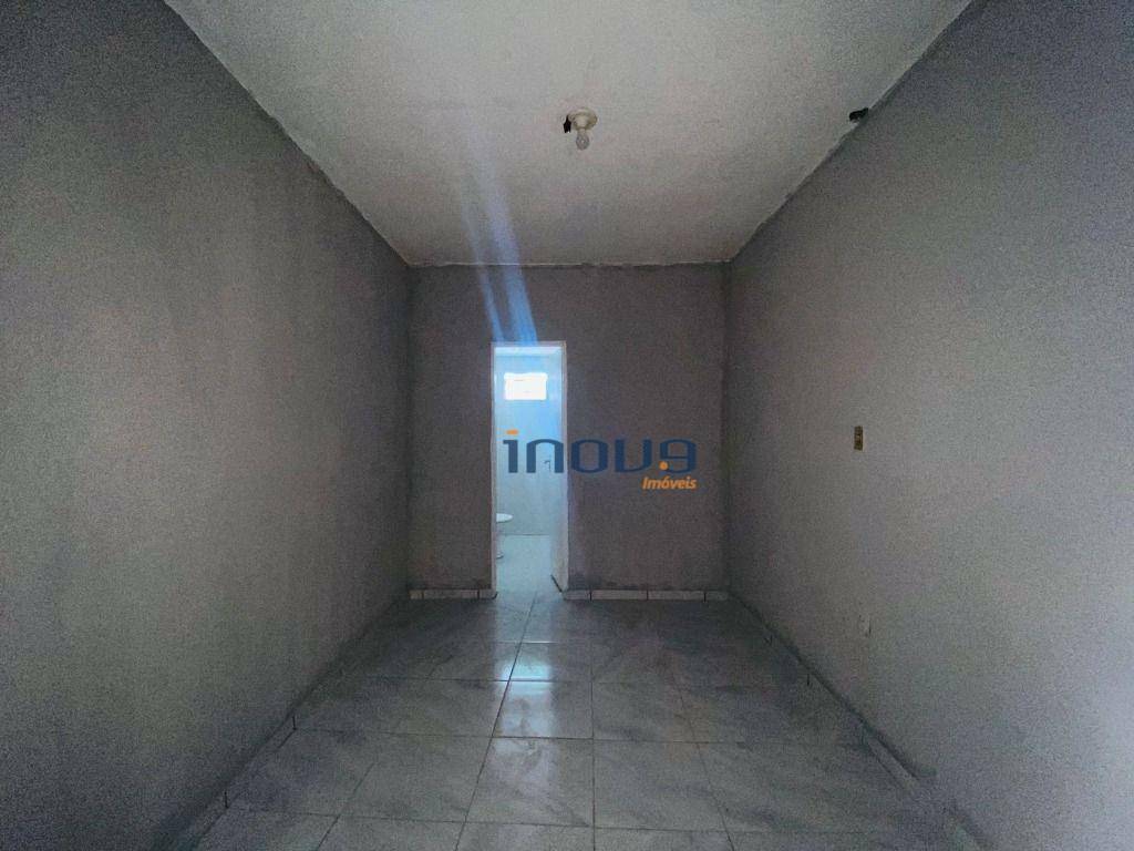 Casa para alugar com 3 quartos, 67m² - Foto 11