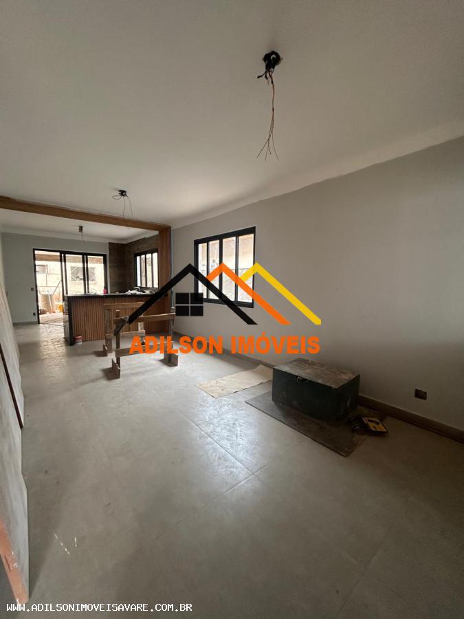 Casa à venda com 3 quartos, 300m² - Foto 2