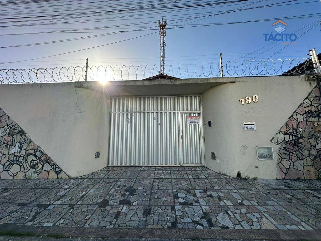 Casa, 3 quartos, 210 m² - Foto 1