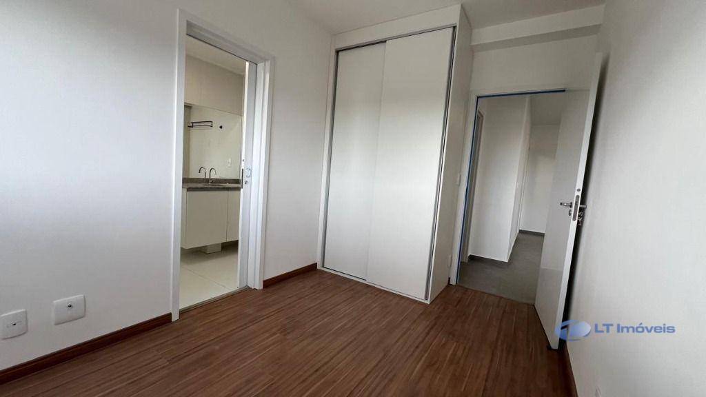 Apartamento para alugar com 2 quartos, 64m² - Foto 11