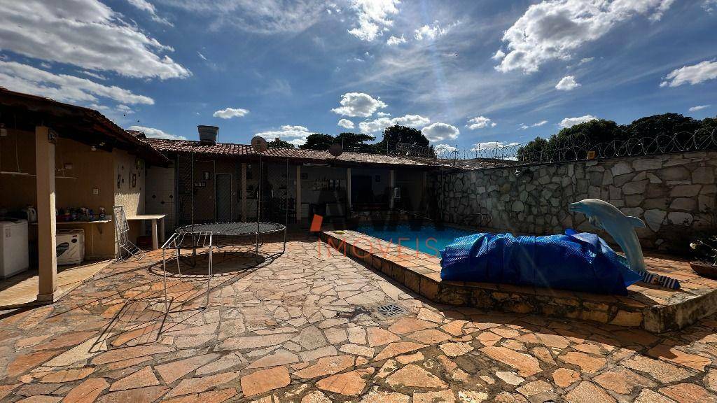 Casa à venda com 3 quartos, 226m² - Foto 10