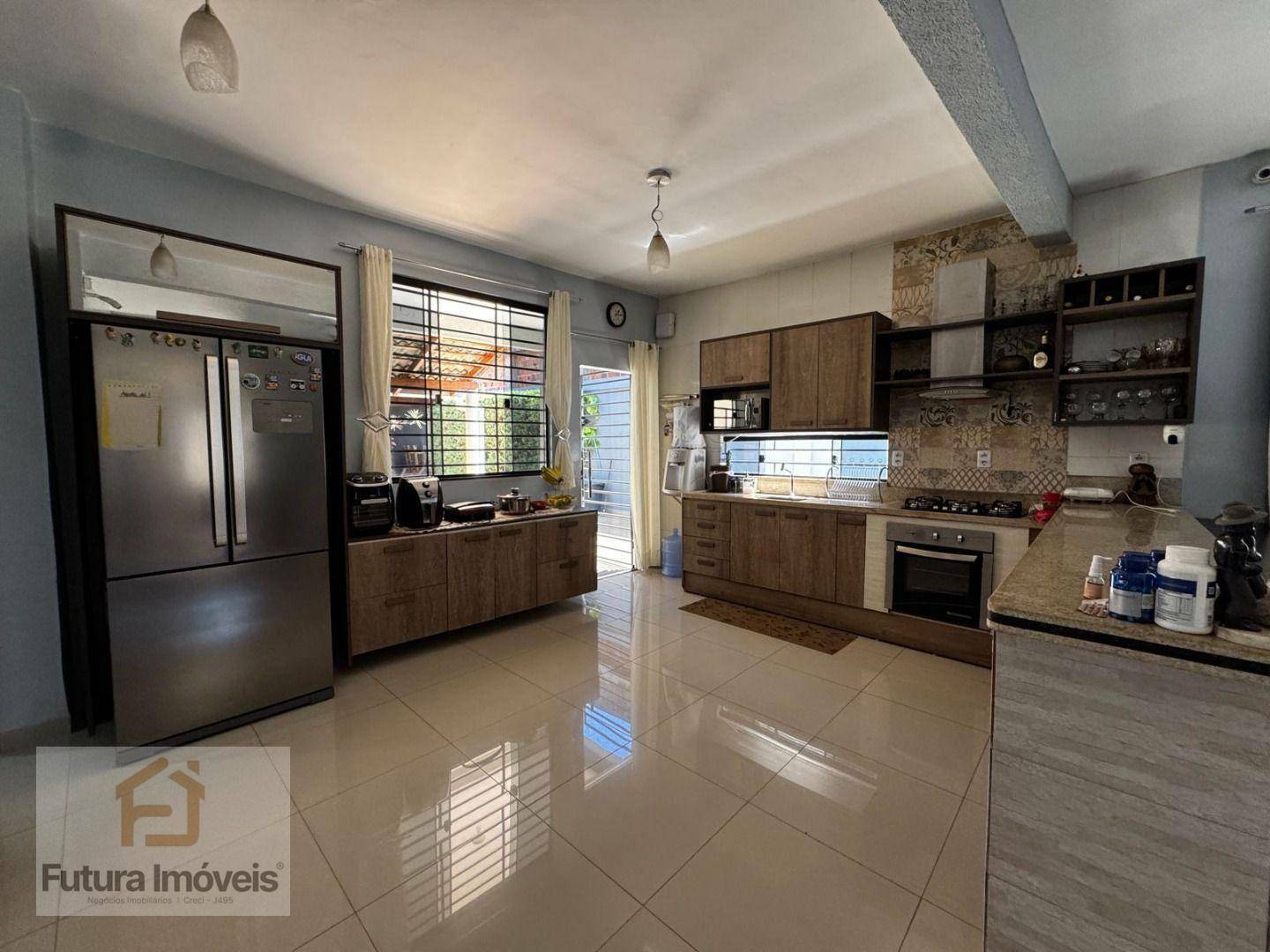 Casa para alugar com 2 quartos, 100m² - Foto 23