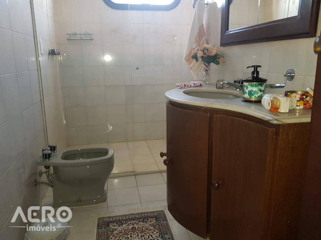 Apartamento à venda com 4 quartos, 230m² - Foto 9