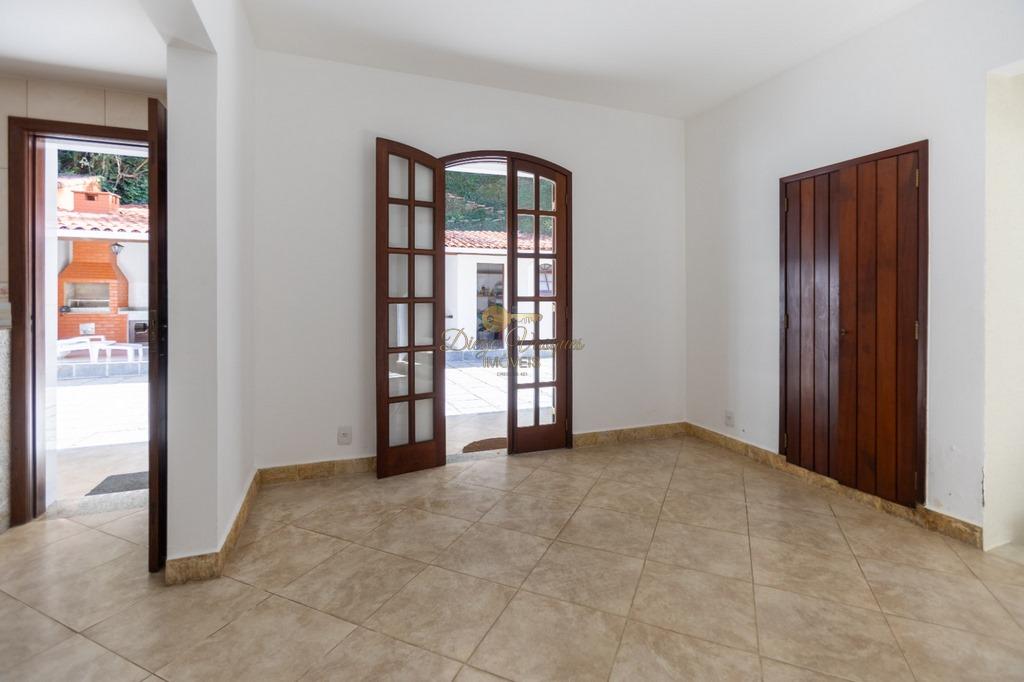 Casa de Condomínio para alugar com 5 quartos, 300m² - Foto 34