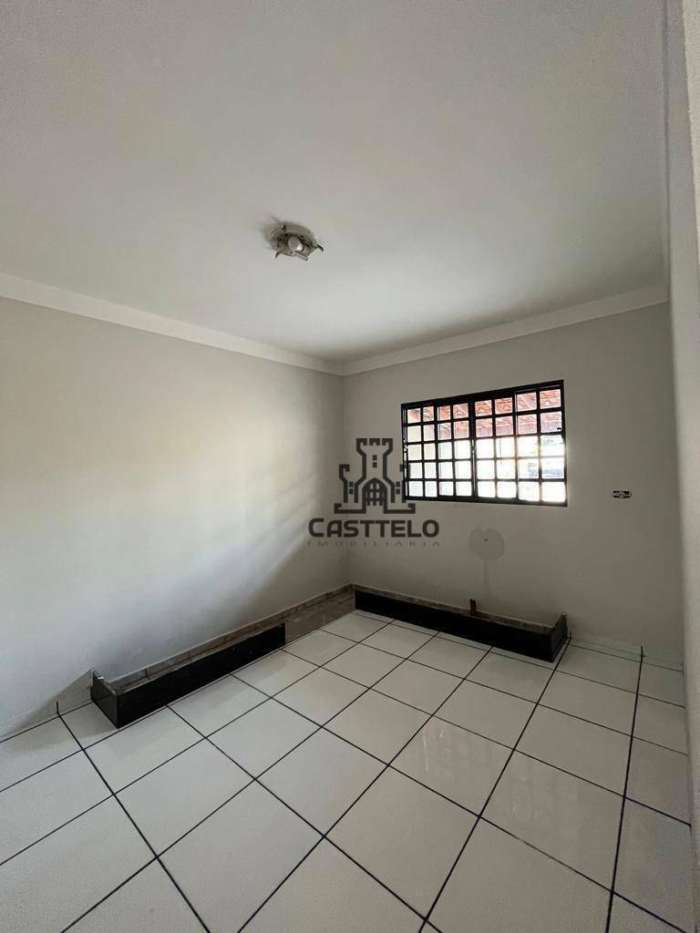 Casa à venda com 2 quartos, 80m² - Foto 2