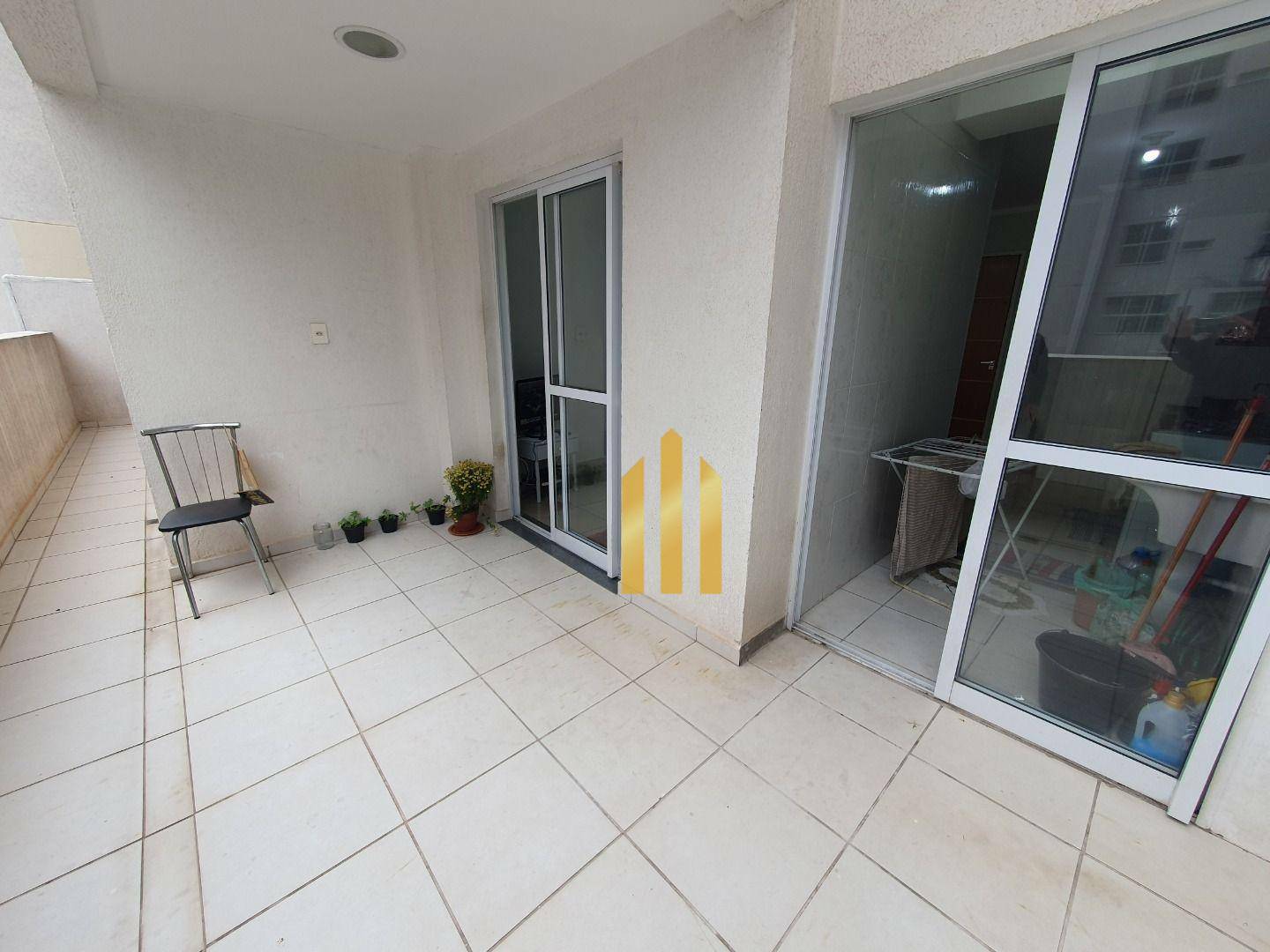 Apartamento à venda com 2 quartos, 62m² - Foto 4