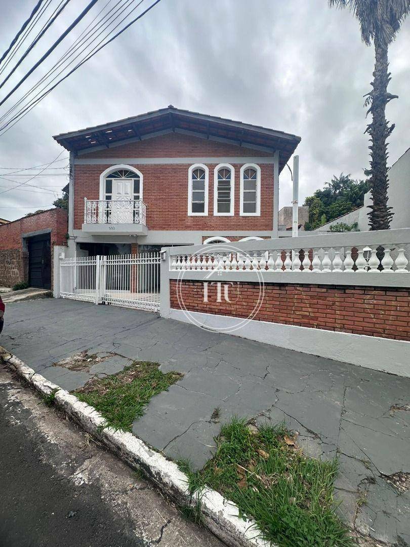 Casa para alugar com 6 quartos, 224m² - Foto 1