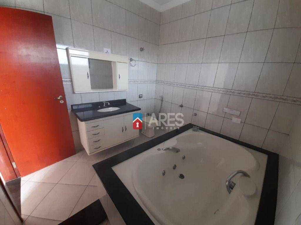 Casa para alugar com 3 quartos, 190m² - Foto 23