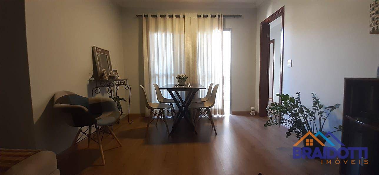 Apartamento à venda com 3 quartos, 90m² - Foto 1