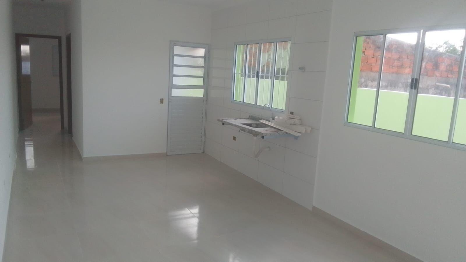 Casa à venda com 2 quartos, 70m² - Foto 2