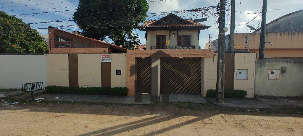 Casa à venda com 4 quartos, 246m² - Foto 2