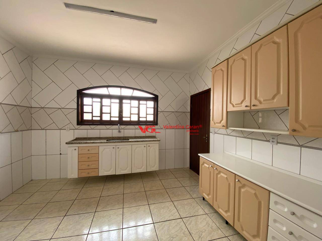 Casa para alugar com 4 quartos, 200m² - Foto 7