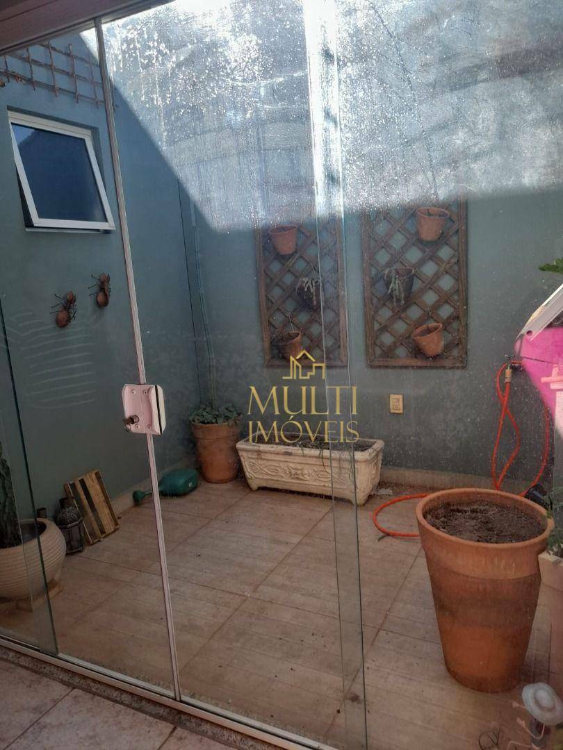 Casa à venda com 3 quartos, 300m² - Foto 16