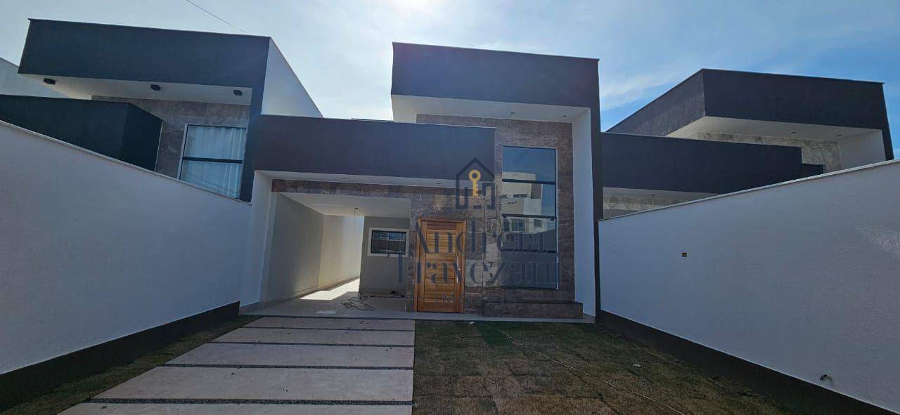 Casa à venda com 3 quartos, 122m² - Foto 1