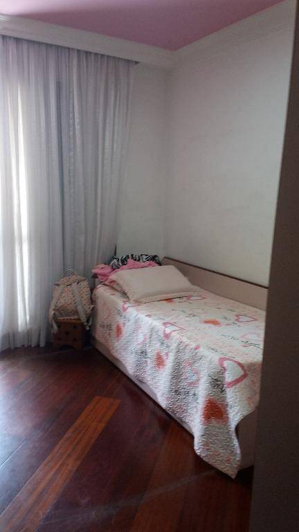 Apartamento à venda com 3 quartos, 200m² - Foto 16