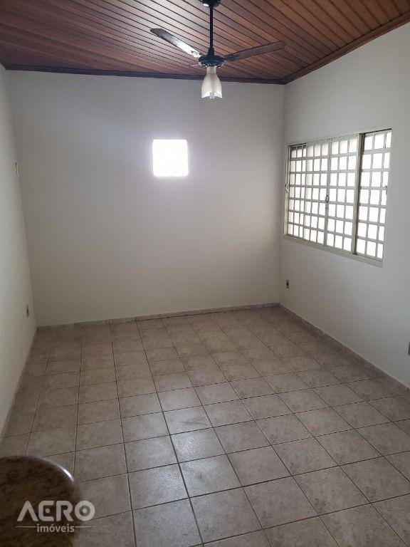 Casa para alugar com 3 quartos, 173m² - Foto 9