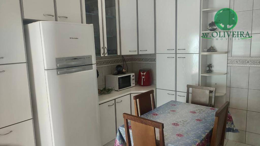 Casa à venda com 3 quartos, 208m² - Foto 3