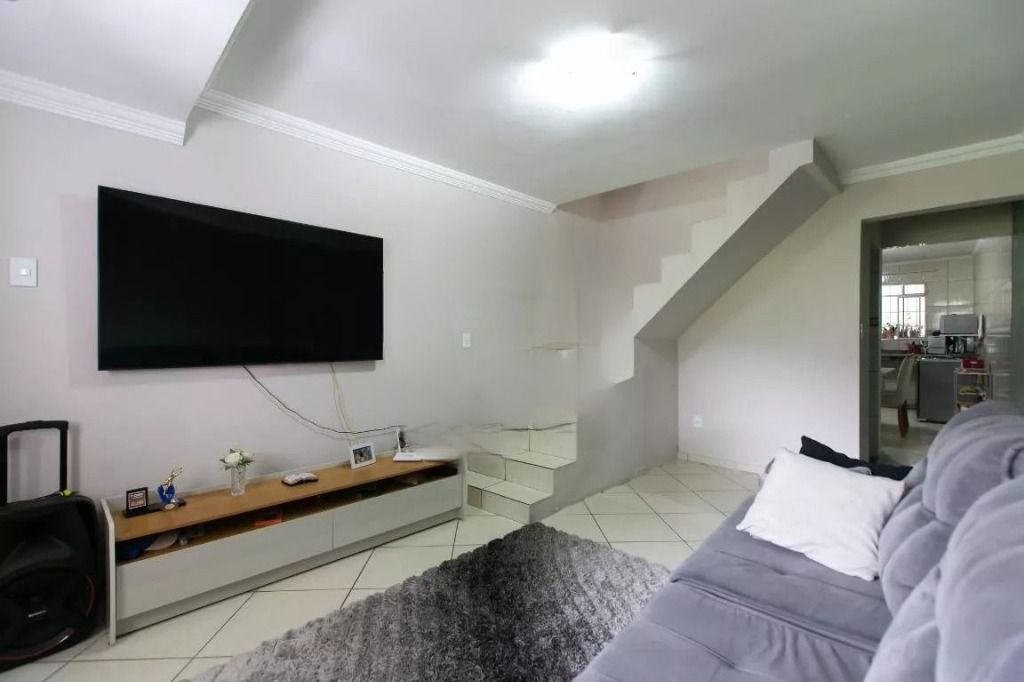 Sobrado à venda com 2 quartos, 205m² - Foto 1