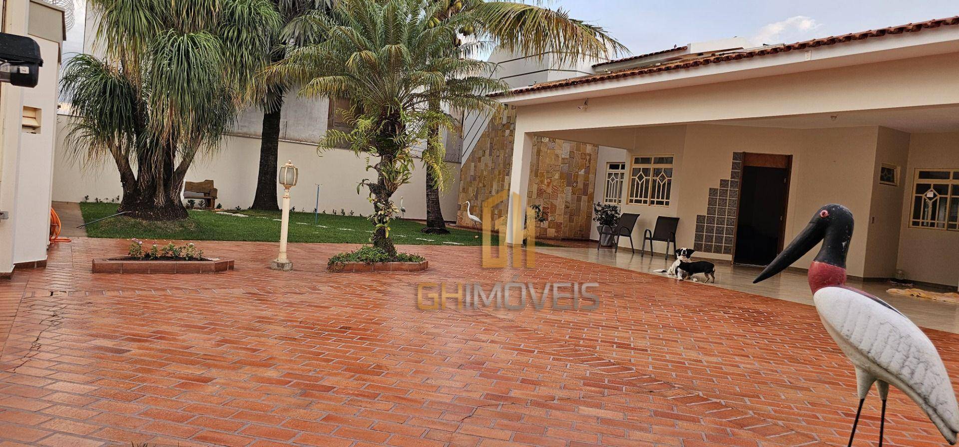 Casa à venda com 4 quartos, 310m² - Foto 2