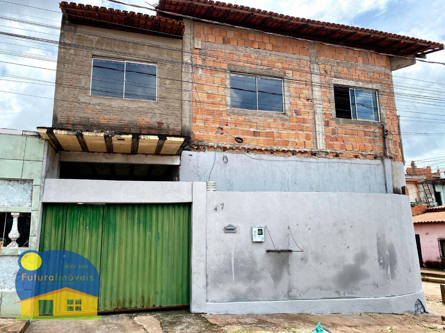 Casa à venda e aluguel com 3 quartos, 60m² - Foto 1