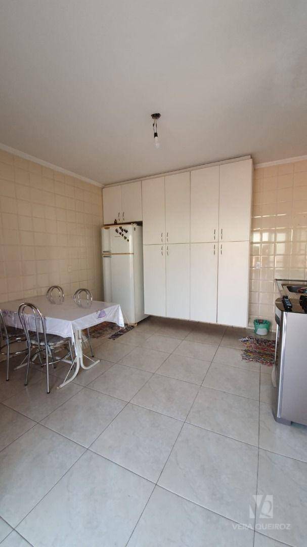 Casa à venda com 3 quartos, 225m² - Foto 25