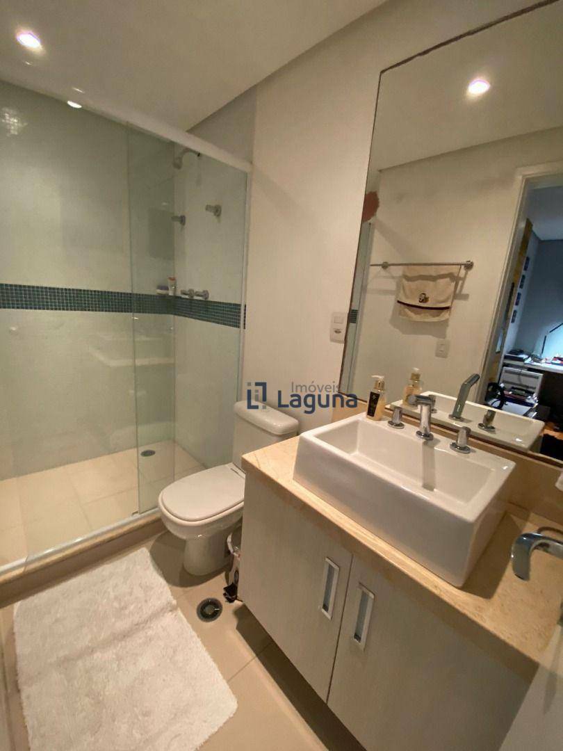 Apartamento para alugar com 3 quartos, 165m² - Foto 29