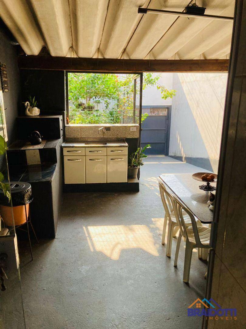 Casa à venda com 2 quartos, 90m² - Foto 12