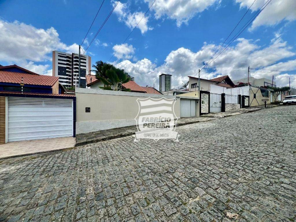 Casa à venda com 3 quartos, 212m² - Foto 2