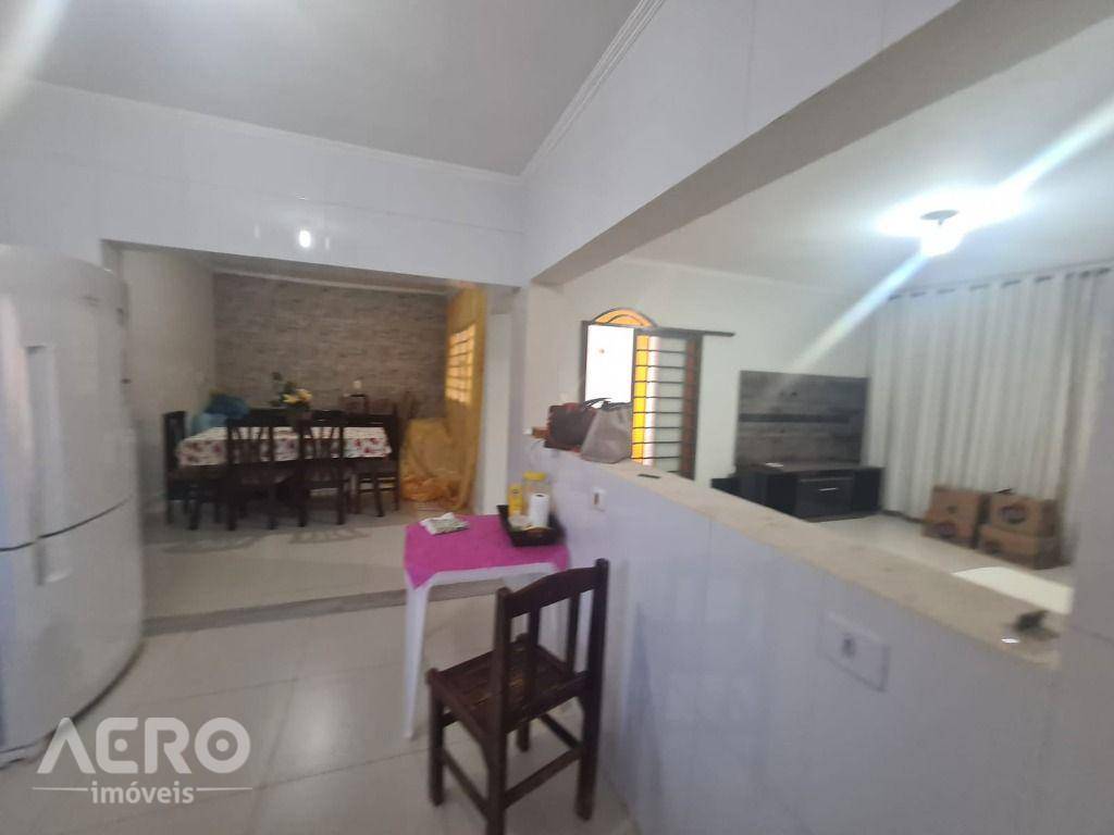 Casa à venda com 2 quartos, 216m² - Foto 11