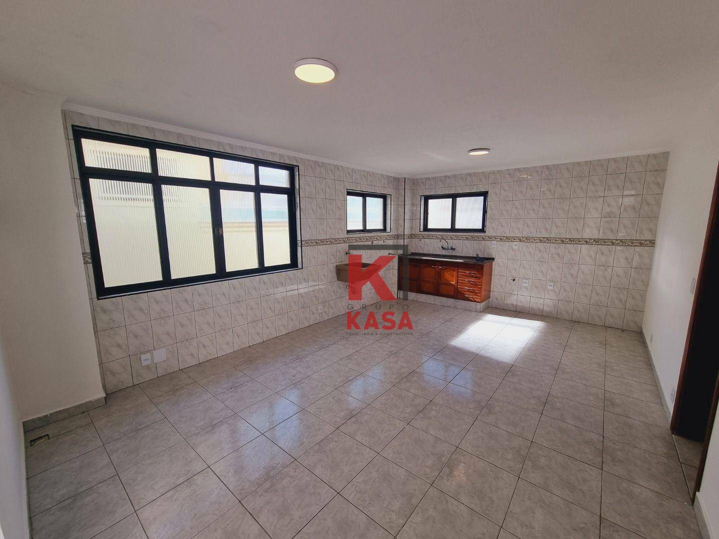 Casa à venda e aluguel com 3 quartos, 339m² - Foto 9