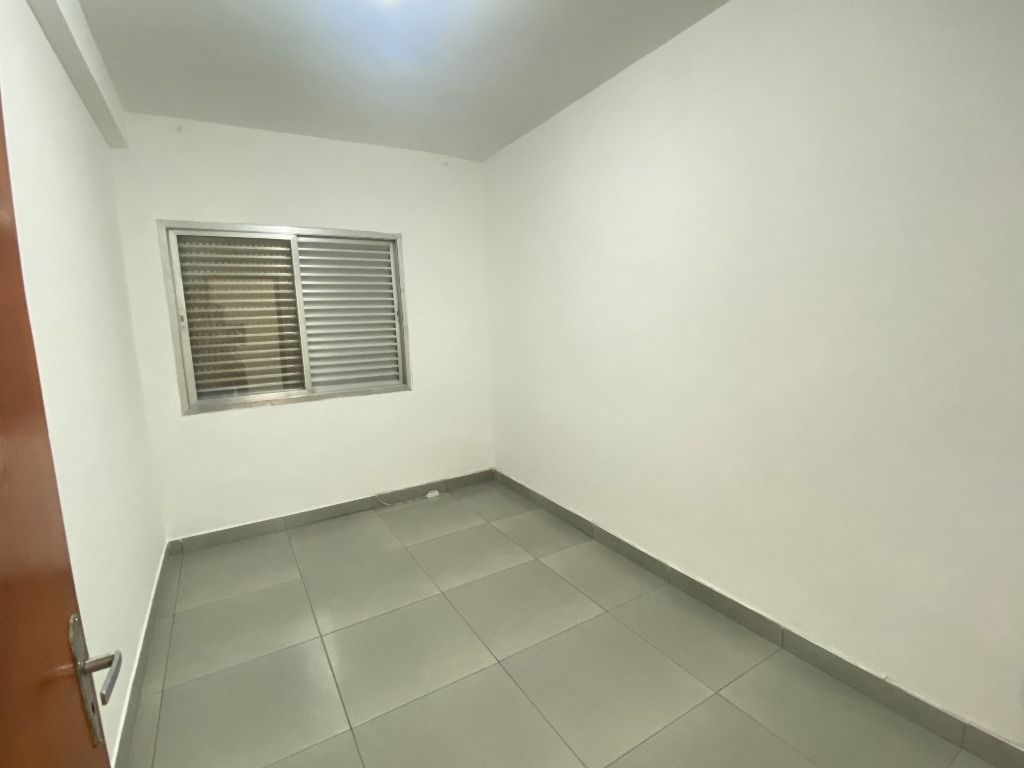 Casa para alugar com 3 quartos, 90m² - Foto 13