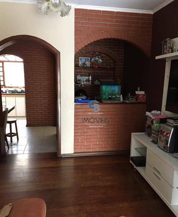 Sobrado à venda com 3 quartos, 200m² - Foto 1