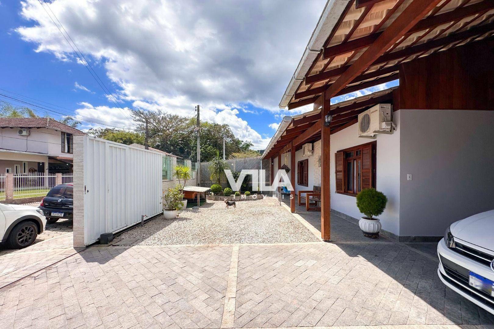 Casa à venda com 3 quartos, 229m² - Foto 4