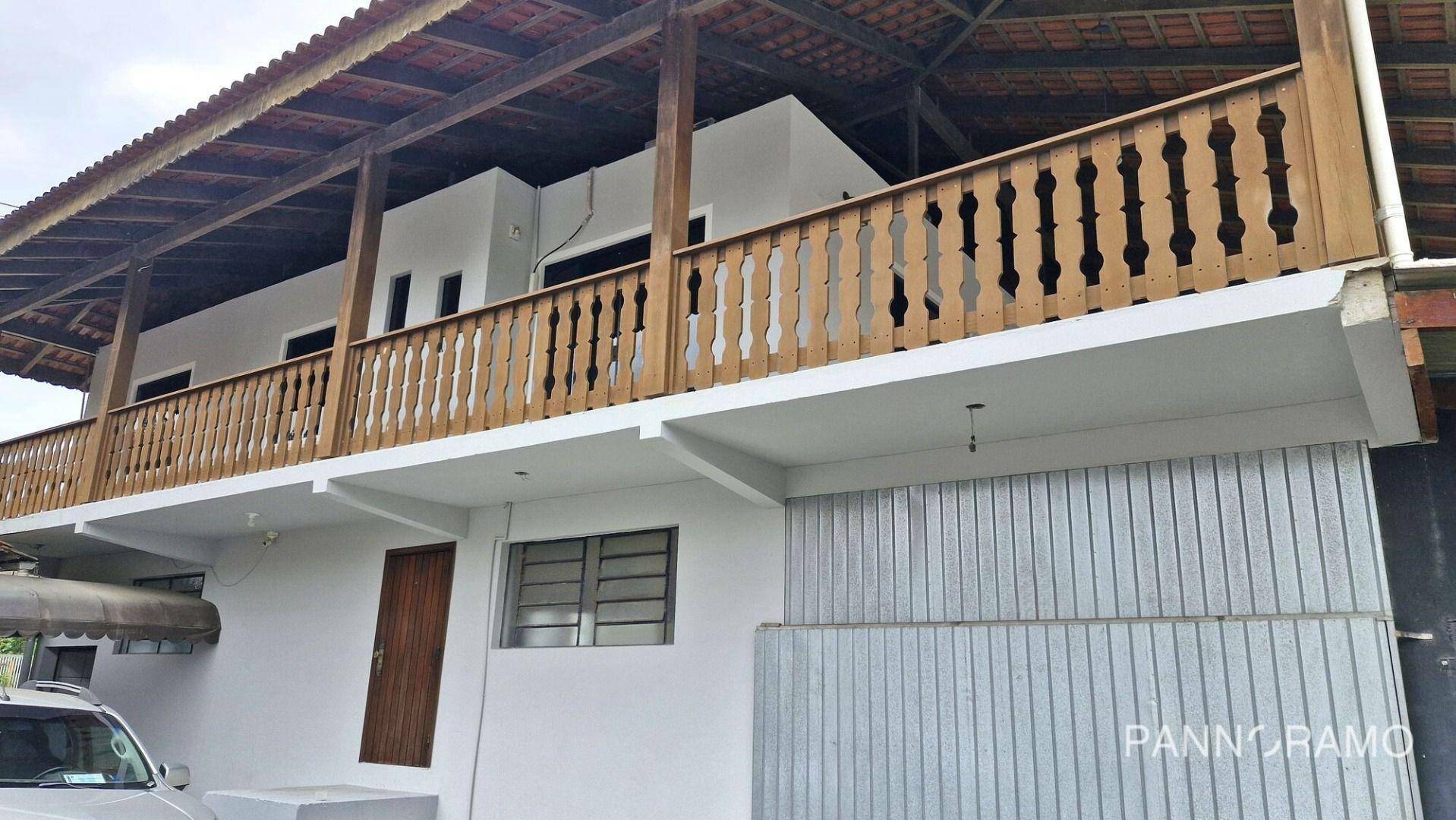 Casa para alugar com 5 quartos, 257m² - Foto 1