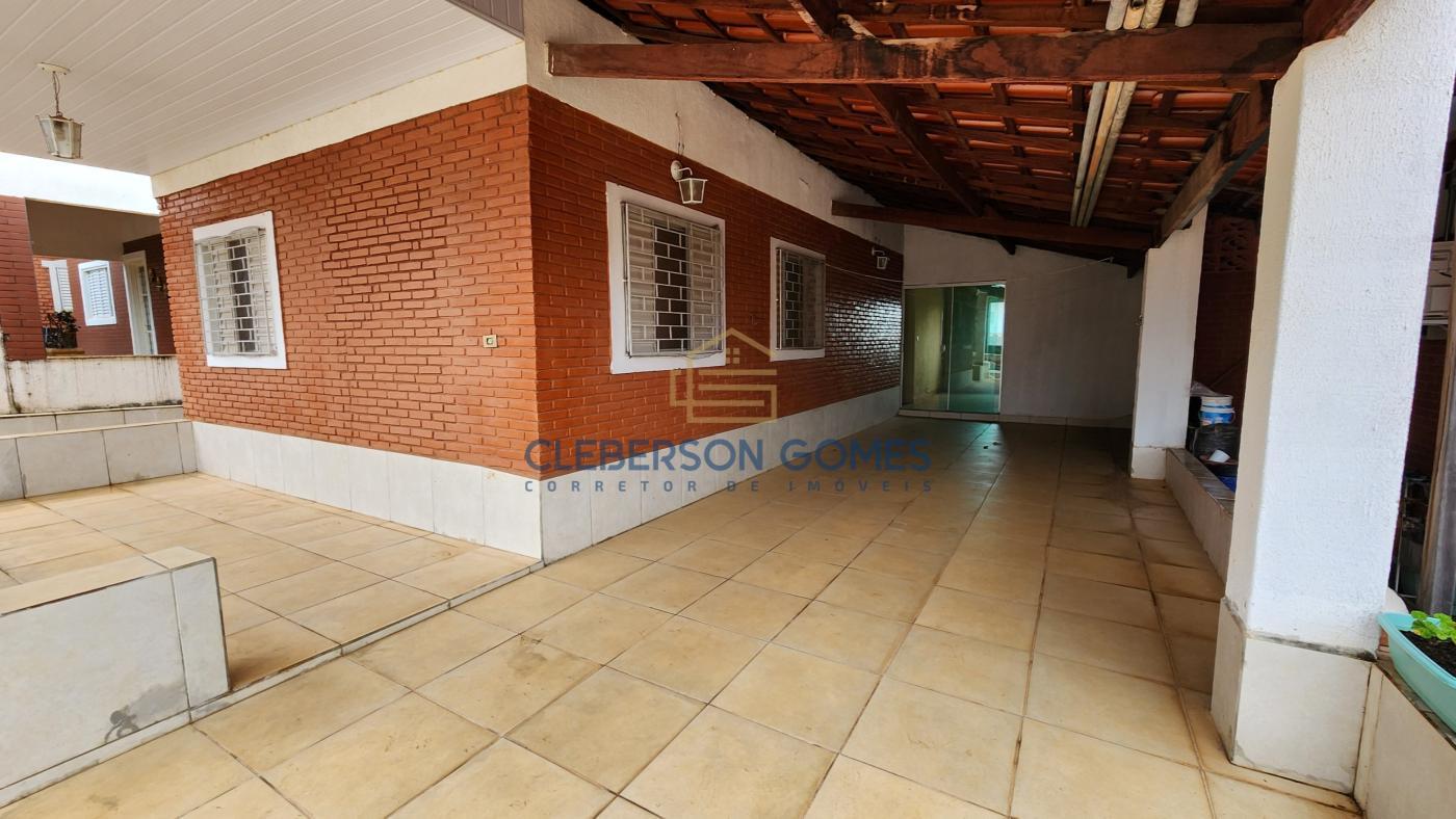 Casa à venda com 2 quartos, 90m² - Foto 2