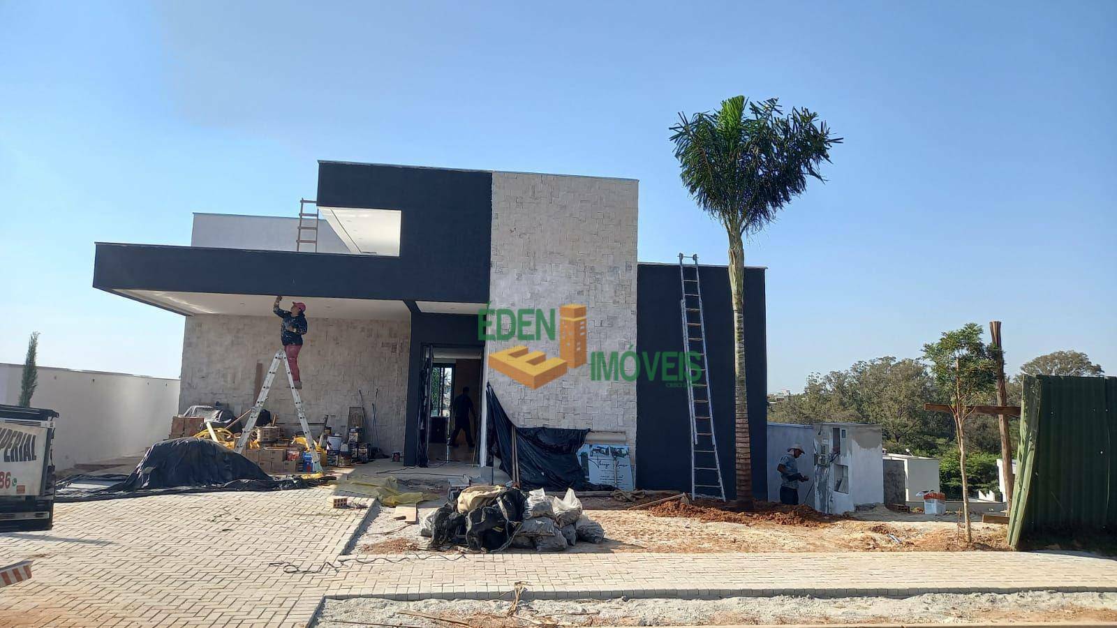 Casa de Condomínio à venda com 3 quartos, 250m² - Foto 1