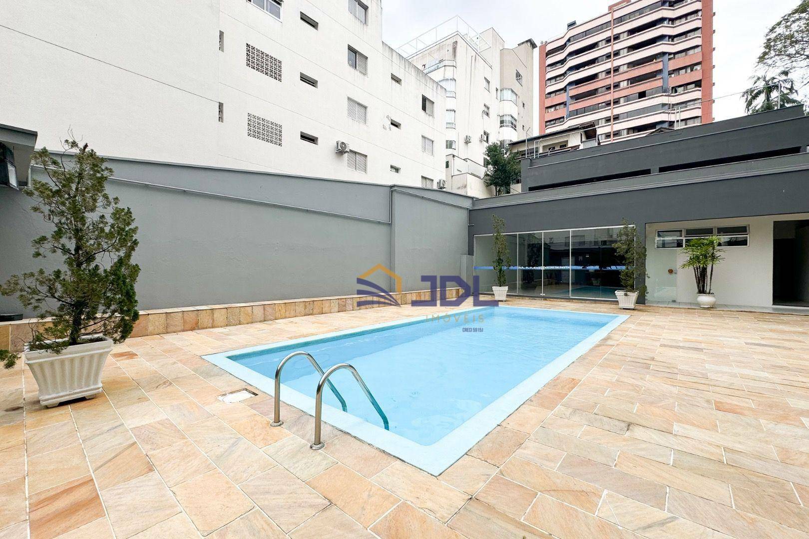 Apartamento à venda com 3 quartos, 106m² - Foto 4