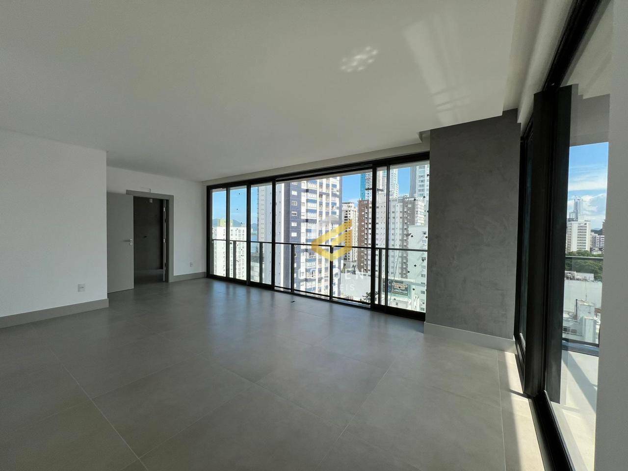 Apartamento à venda com 3 quartos, 249m² - Foto 6