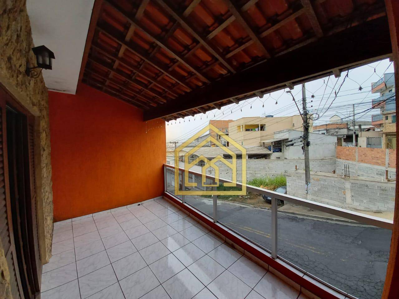 Sobrado à venda com 5 quartos, 175m² - Foto 1