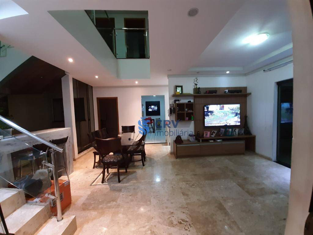 Casa à venda com 4 quartos, 200m² - Foto 1